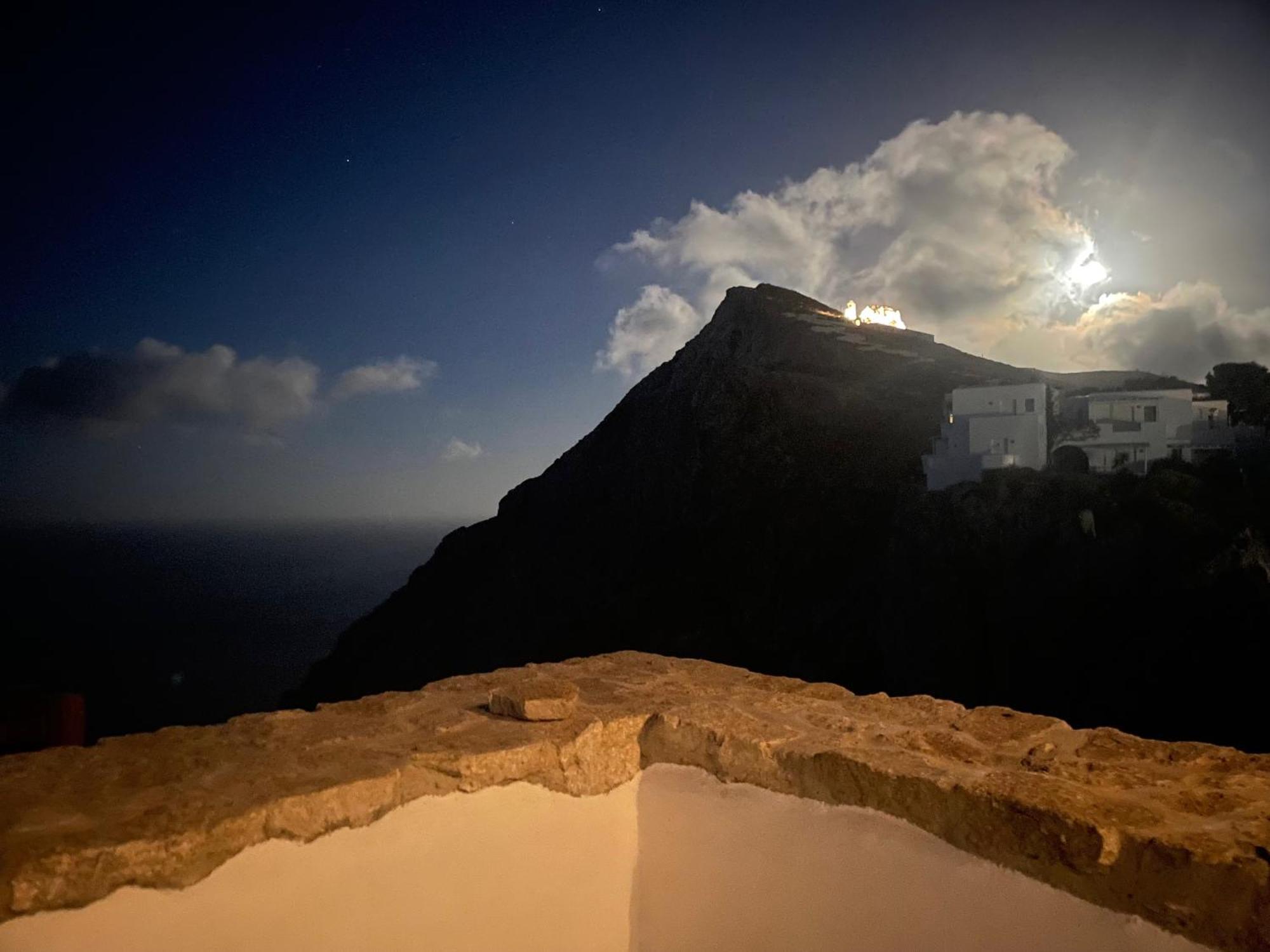 Vila Folegandros-Cliffhouse Exteriér fotografie